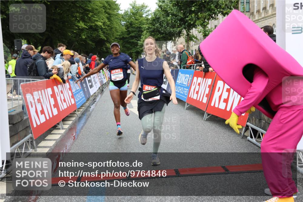 14.06.2026 - REWE Women's Run Strokosch-Dieckow http://msf.ph/oto/9764846 14.06.2026 09:51:45 Ziel 10184, 10390, 10589, 10604, 10925, 10999 meine-sportfotos.de