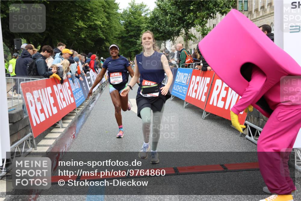 14.06.2026 - REWE Women's Run Strokosch-Dieckow http://msf.ph/oto/9764860 14.06.2026 09:51:45 Ziel 10184, 10390, 10589, 10604, 10925, 10999 meine-sportfotos.de