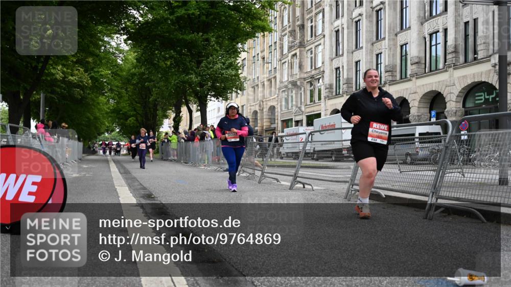 14.06.2026 - REWE Women's Run J. Mangold http://msf.ph/oto/9764869 14.06.2026 11:15:05 Ziel 5422, 5768, 5870 meine-sportfotos.de