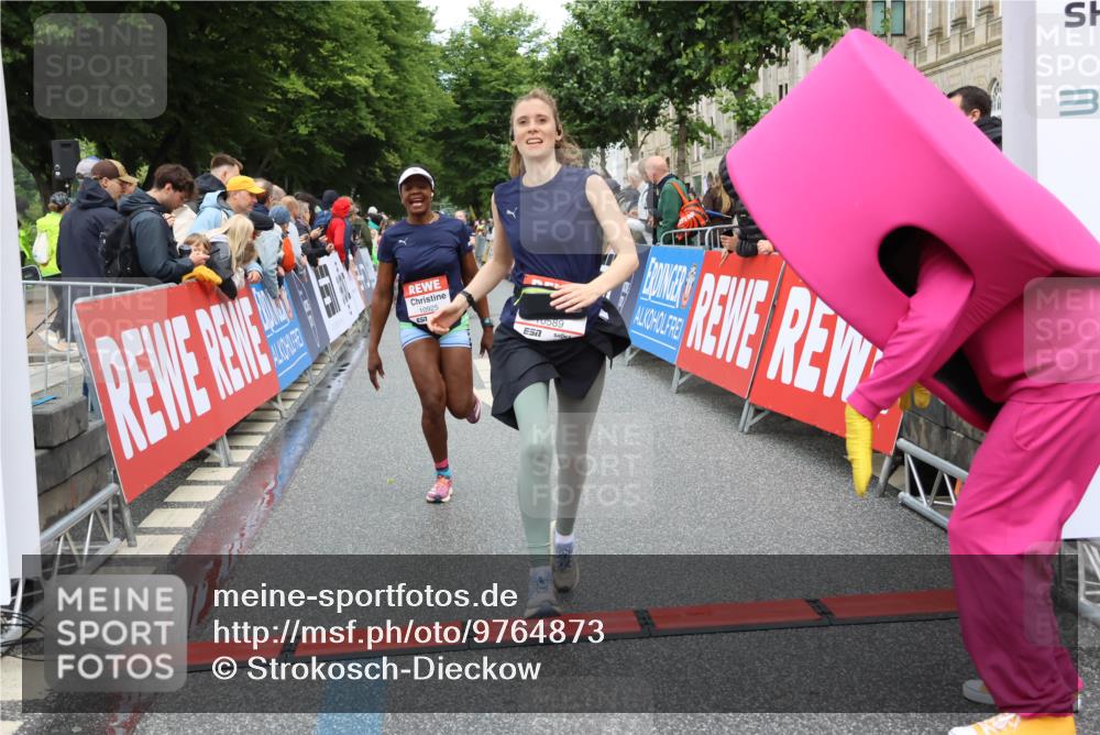14.06.2026 - REWE Women's Run Strokosch-Dieckow http://msf.ph/oto/9764873 14.06.2026 09:51:45 Ziel 10184, 10390, 10589, 10604, 10925, 10999 meine-sportfotos.de