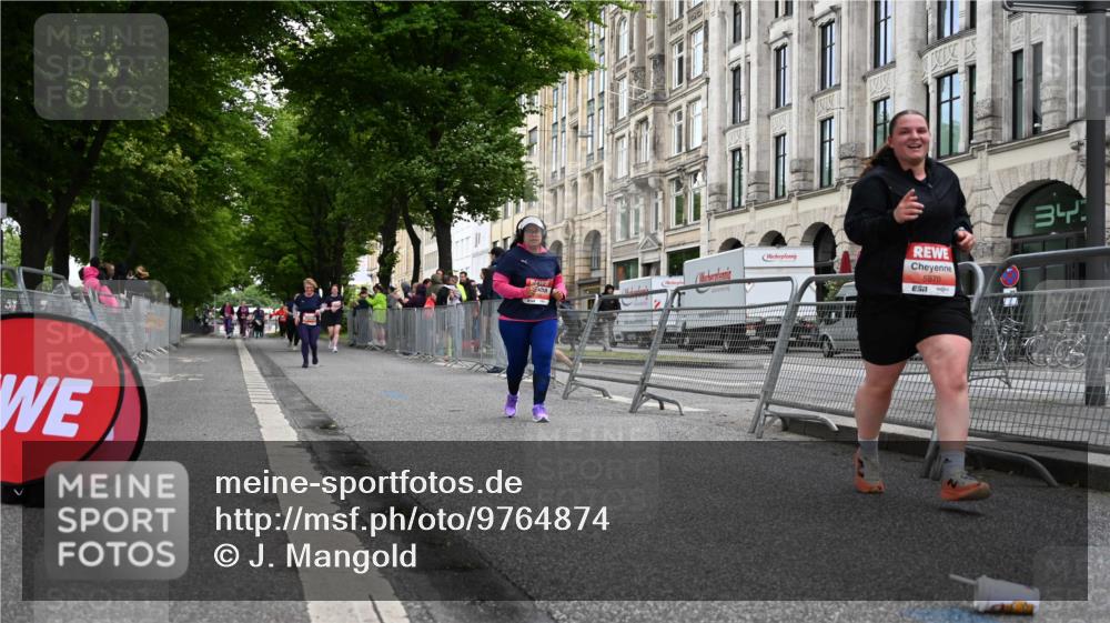 14.06.2026 - REWE Women's Run J. Mangold http://msf.ph/oto/9764874 14.06.2026 11:15:06 Ziel 5422, 5768, 5870 meine-sportfotos.de