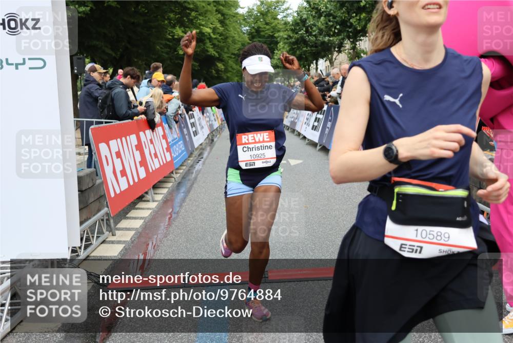 14.06.2026 - REWE Women's Run Strokosch-Dieckow http://msf.ph/oto/9764884 14.06.2026 09:51:46 Ziel 10390, 10589, 10604, 10925, 10999 meine-sportfotos.de