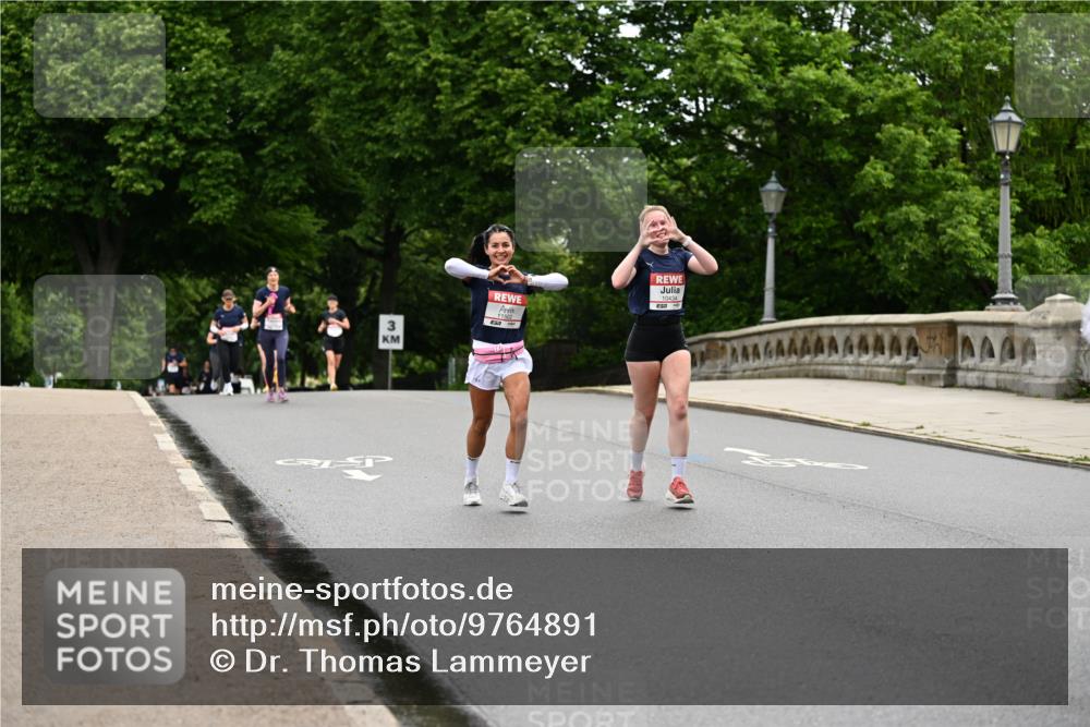 14.06.2026 - REWE Women's Run Dr. Thomas Lammeyer http://msf.ph/oto/9764891 14.06.2026 09:39:54 Laufen 3, 11502, 10434 meine-sportfotos.de