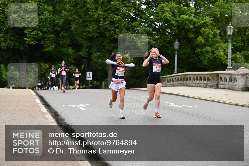 14.06.2026 - REWE Women's Run Dr. Thomas Lammeyer http://msf.ph/oto/9764894 14.06.2026 09:39:54 Laufen 3, 11502, 10434 meine-sportfotos.de