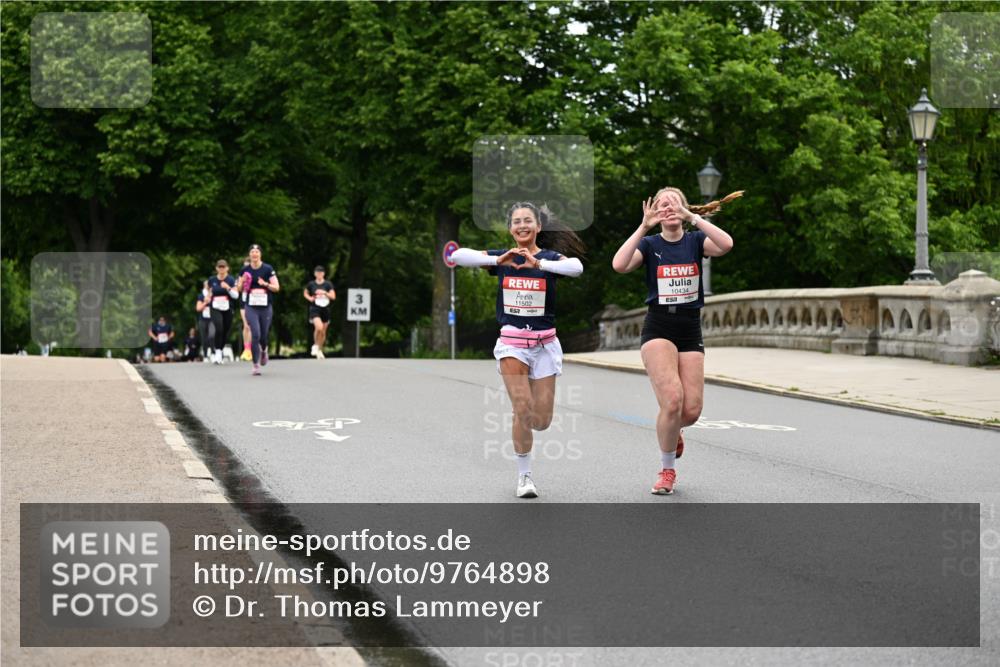 14.06.2026 - REWE Women's Run Dr. Thomas Lammeyer http://msf.ph/oto/9764898 14.06.2026 09:39:55 Laufen 3, 11502, 10434 meine-sportfotos.de