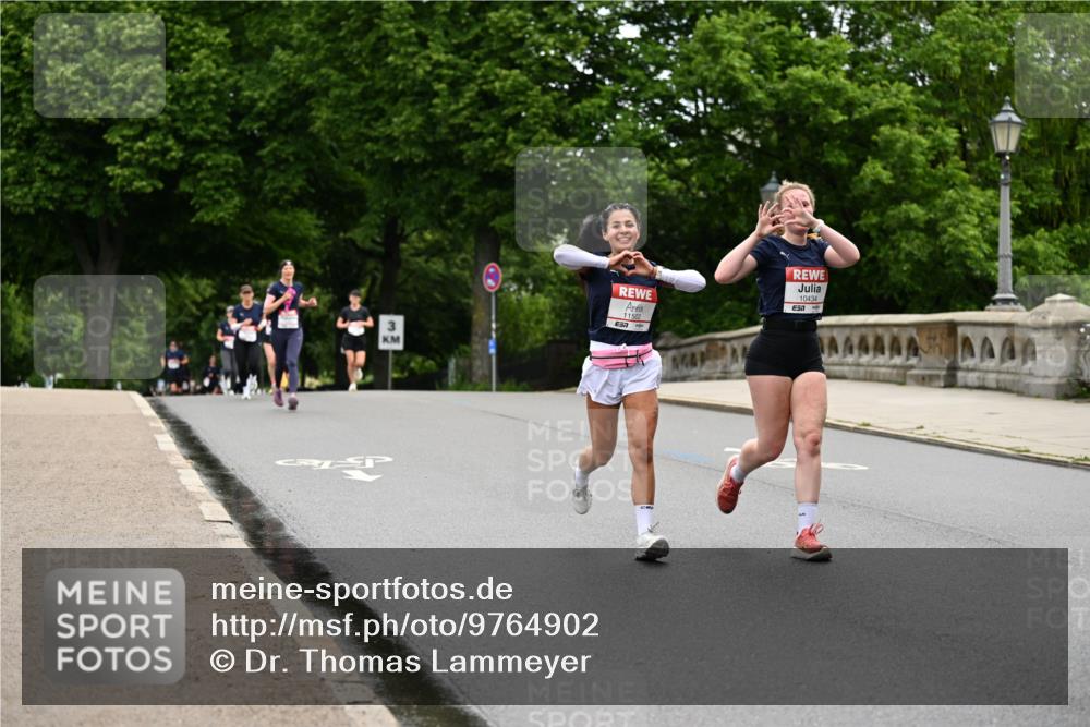 14.06.2026 - REWE Women's Run Dr. Thomas Lammeyer http://msf.ph/oto/9764902 14.06.2026 09:39:55 Laufen 10434, 651, 11502, 7 meine-sportfotos.de