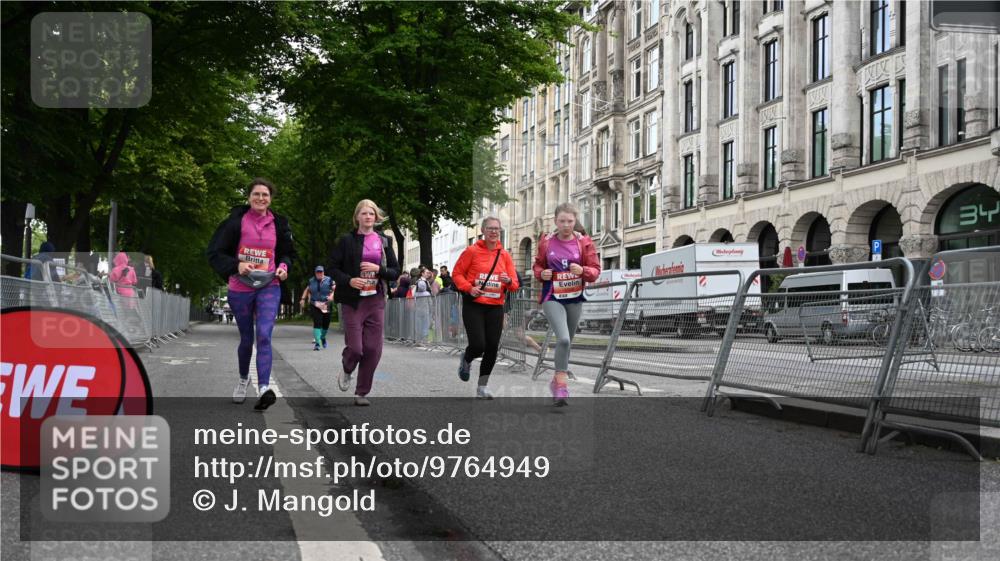 14.06.2026 - REWE Women's Run J. Mangold http://msf.ph/oto/9764949 14.06.2026 11:15:24 Ziel 5008, 5010, 5011, 5012, 5013, 5184 meine-sportfotos.de