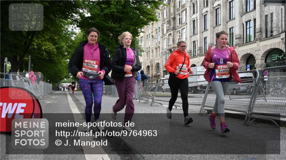 14.06.2026 - REWE Women's Run J. Mangold http://msf.ph/oto/9764963 14.06.2026 11:15:25 Ziel 5008, 5010, 5011, 5012, 5013 meine-sportfotos.de