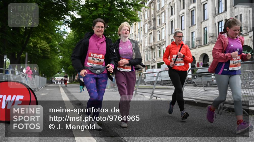 14.06.2026 - REWE Women's Run J. Mangold http://msf.ph/oto/9764965 14.06.2026 11:15:26 Ziel 5008, 5010, 5011, 5012, 5013 meine-sportfotos.de