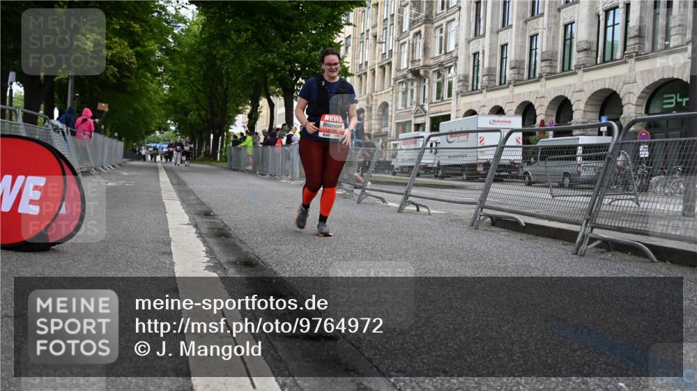 14.06.2026 - REWE Women's Run J. Mangold http://msf.ph/oto/9764972 14.06.2026 11:15:41 Ziel 5305, 5335 meine-sportfotos.de