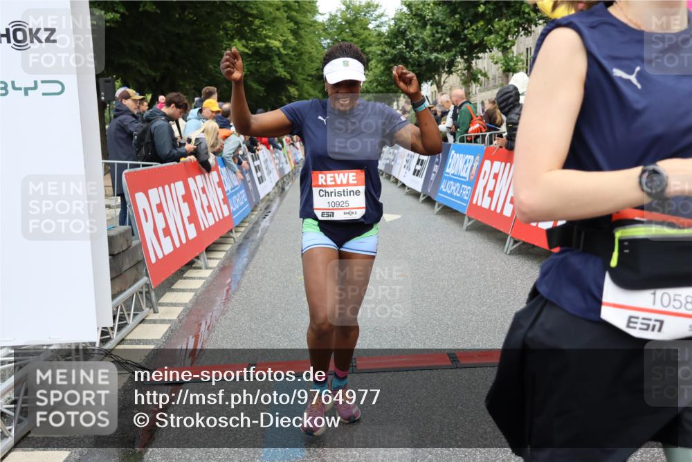 14.06.2026 - REWE Women's Run Strokosch-Dieckow http://msf.ph/oto/9764977 14.06.2026 09:51:46 Ziel 10390, 10589, 10604, 10925, 10999 meine-sportfotos.de