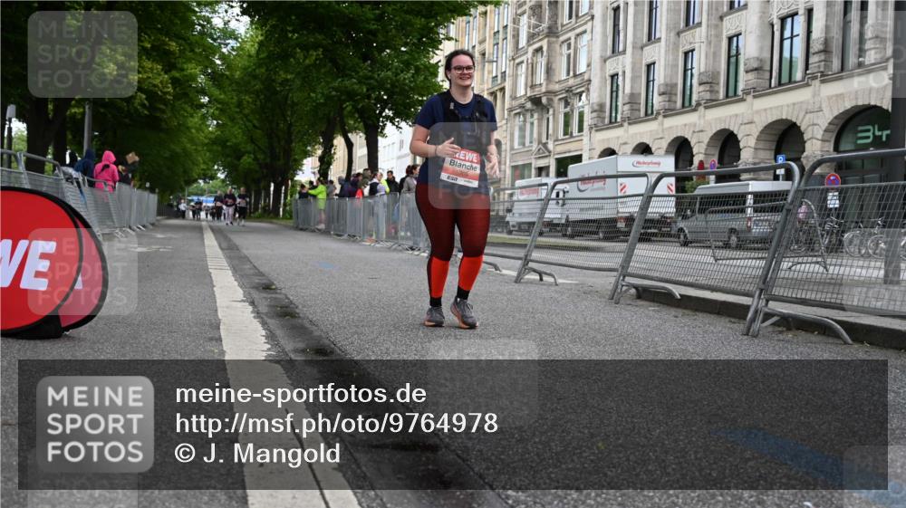 14.06.2026 - REWE Women's Run J. Mangold http://msf.ph/oto/9764978 14.06.2026 11:15:41 Ziel 5305, 5335 meine-sportfotos.de