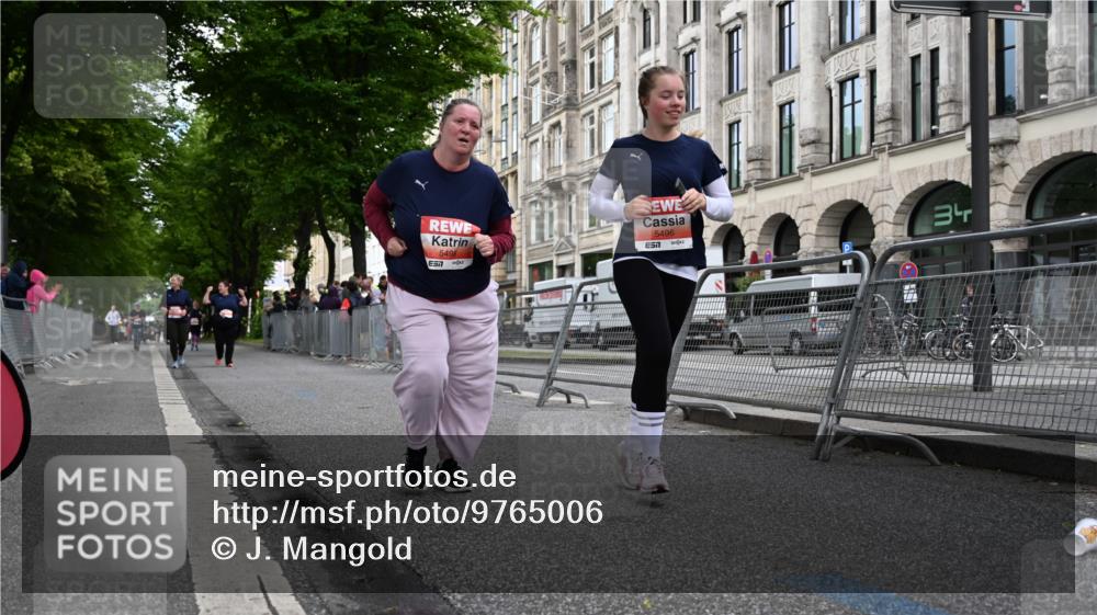 14.06.2026 - REWE Women's Run J. Mangold http://msf.ph/oto/9765006 14.06.2026 11:15:59 Ziel 5496, 5498 meine-sportfotos.de