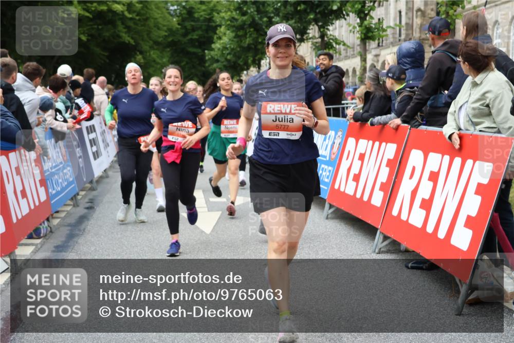 14.06.2026 - REWE Women's Run Strokosch-Dieckow http://msf.ph/oto/9765063 14.06.2026 11:02:42 Ziel 5133, 5179, 5372, 5428, 5521, 5644, 5704, 5777, 5802, 5814, 5935 meine-sportfotos.de