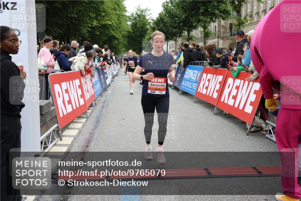 14.06.2026 - REWE Women's Run Strokosch-Dieckow http://msf.ph/oto/9765079 14.06.2026 10:57:11 Ziel 5074, 5209, 5218, 5500, 5552, 5640, 5804, 5872, 5964 meine-sportfotos.de
