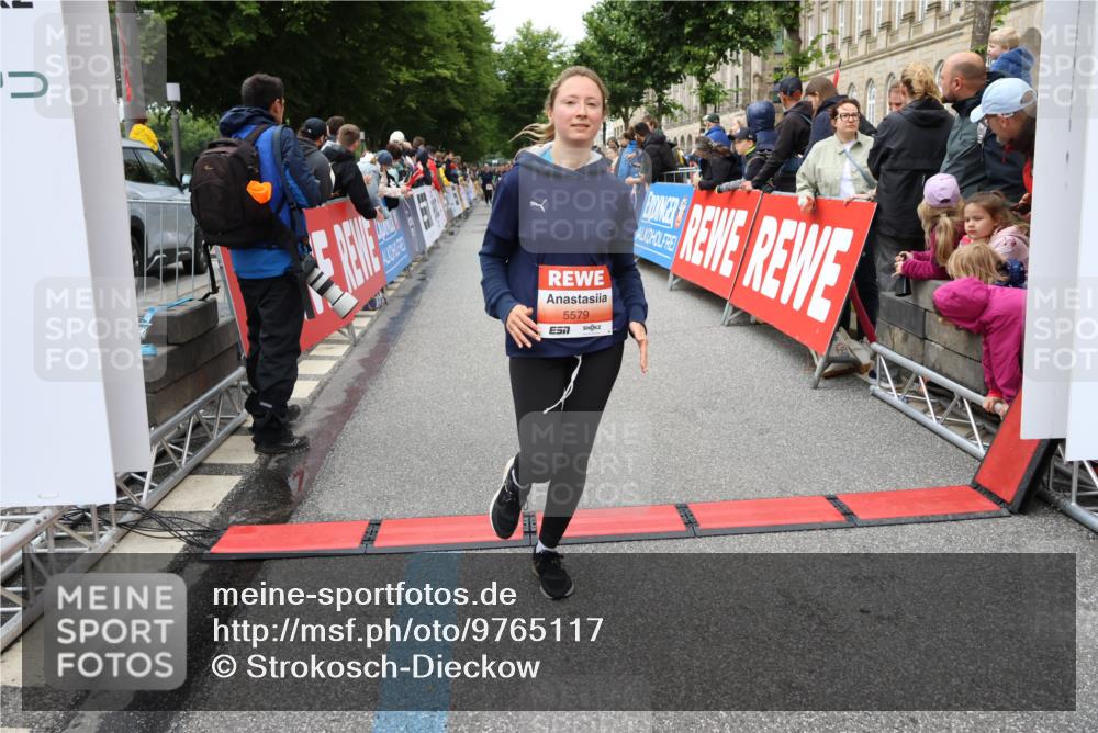14.06.2026 - REWE Women's Run Strokosch-Dieckow http://msf.ph/oto/9765117 14.06.2026 11:02:32 Ziel 5176, 5192, 5261, 5309, 5377, 5511, 5579, 5685, 5780, 5932 meine-sportfotos.de