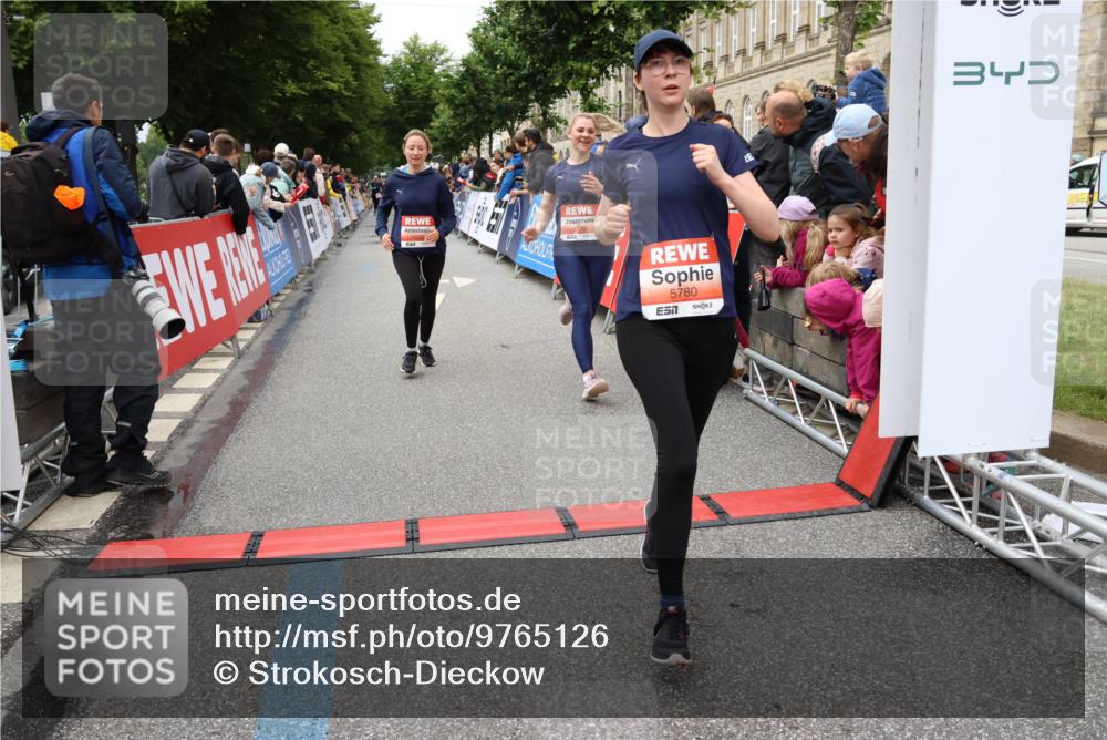 14.06.2026 - REWE Women's Run Strokosch-Dieckow http://msf.ph/oto/9765126 14.06.2026 11:02:31 Ziel 5176, 5192, 5261, 5309, 5377, 5511, 5579, 5685, 5689, 5780, 5932 meine-sportfotos.de