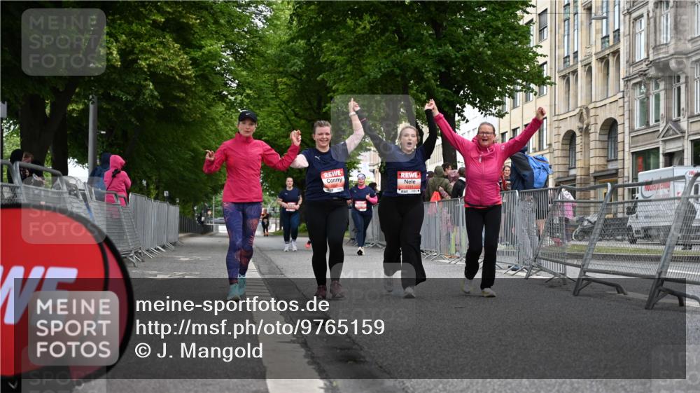 14.06.2026 - REWE Women's Run J. Mangold http://msf.ph/oto/9765159 14.06.2026 11:16:53 Ziel 5655, 5711 meine-sportfotos.de
