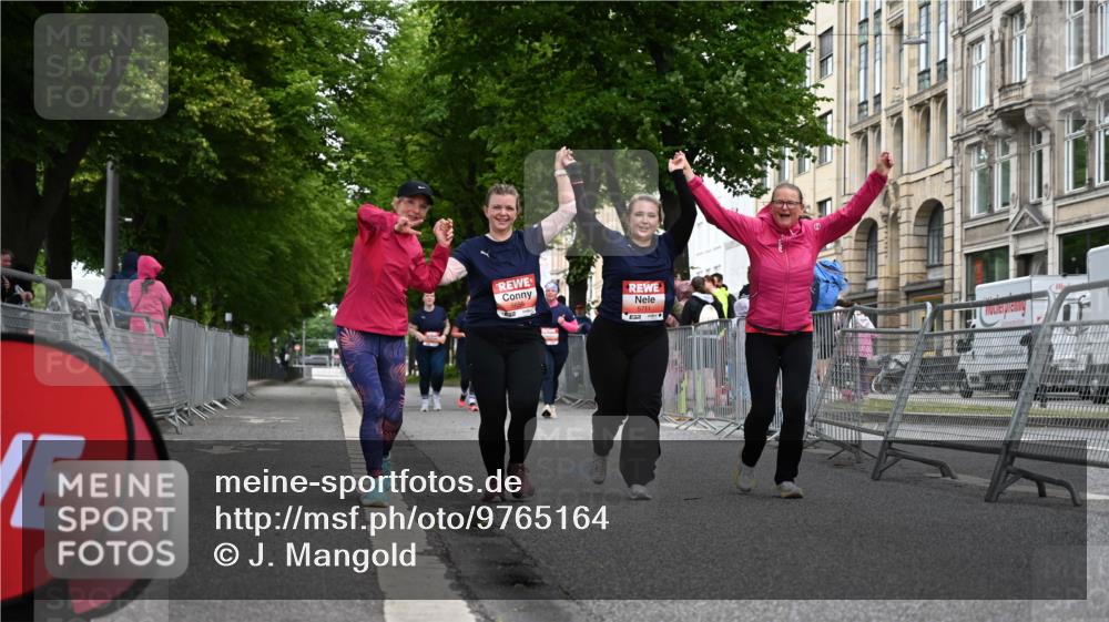 14.06.2026 - REWE Women's Run J. Mangold http://msf.ph/oto/9765164 14.06.2026 11:16:53 Ziel 5655, 5711 meine-sportfotos.de