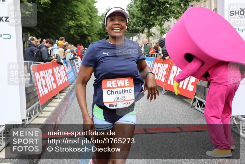 14.06.2026 - REWE Women's Run Strokosch-Dieckow http://msf.ph/oto/9765273 14.06.2026 09:51:47 Ziel 10589, 10604, 10925, 10999 meine-sportfotos.de