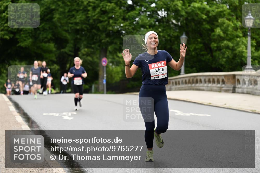 14.06.2026 - REWE Women's Run Dr. Thomas Lammeyer http://msf.ph/oto/9765277 14.06.2026 09:40:24 Laufen 10783, 7 meine-sportfotos.de