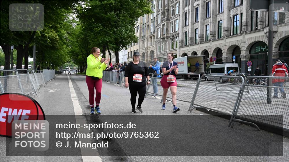 14.06.2026 - REWE Women's Run J. Mangold http://msf.ph/oto/9765362 14.06.2026 11:26:10 Ziel 5562 meine-sportfotos.de