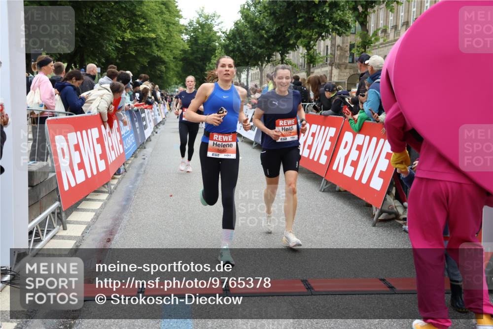 14.06.2026 - REWE Women's Run Strokosch-Dieckow http://msf.ph/oto/9765378 14.06.2026 10:57:09 Ziel 5021, 5074, 5209, 5218, 5552, 5640, 5804, 5964 meine-sportfotos.de