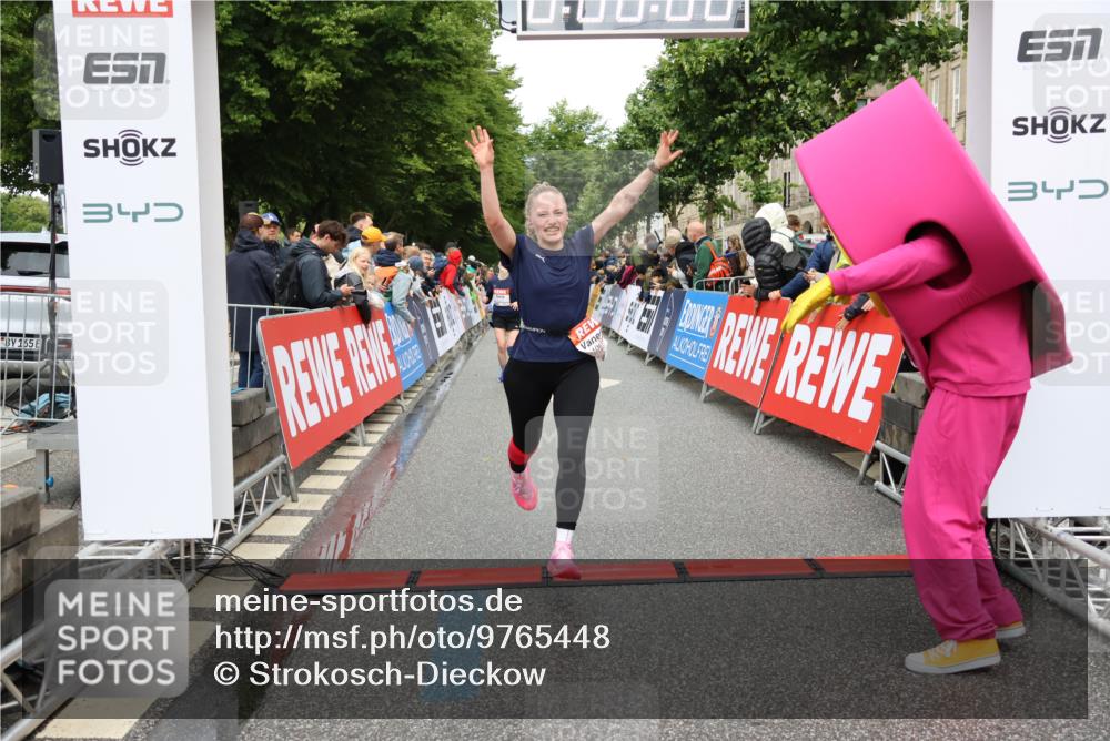 14.06.2026 - REWE Women's Run Strokosch-Dieckow http://msf.ph/oto/9765448 14.06.2026 09:51:49 Ziel 10589, 10604, 10925, 10999, 11244 meine-sportfotos.de