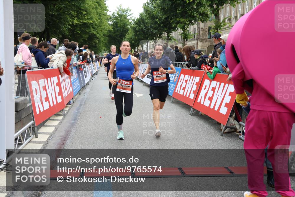 14.06.2026 - REWE Women's Run Strokosch-Dieckow http://msf.ph/oto/9765574 14.06.2026 10:57:09 Ziel 5021, 5074, 5209, 5218, 5552, 5640, 5804, 5964 meine-sportfotos.de