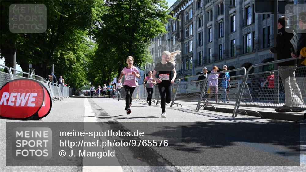 14.06.2026 - REWE Women's Run J. Mangold http://msf.ph/oto/9765576 14.06.2026 11:36:33 Ziel 158, 168, 184, 193, 204, 354, 359, 367, 370 meine-sportfotos.de