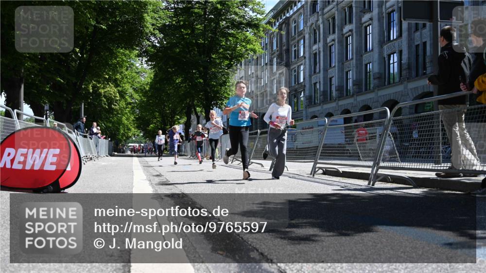 14.06.2026 - REWE Women's Run J. Mangold http://msf.ph/oto/9765597 14.06.2026 11:36:37 Ziel 136, 158, 168, 193, 251, 354, 359, 363, 367 meine-sportfotos.de