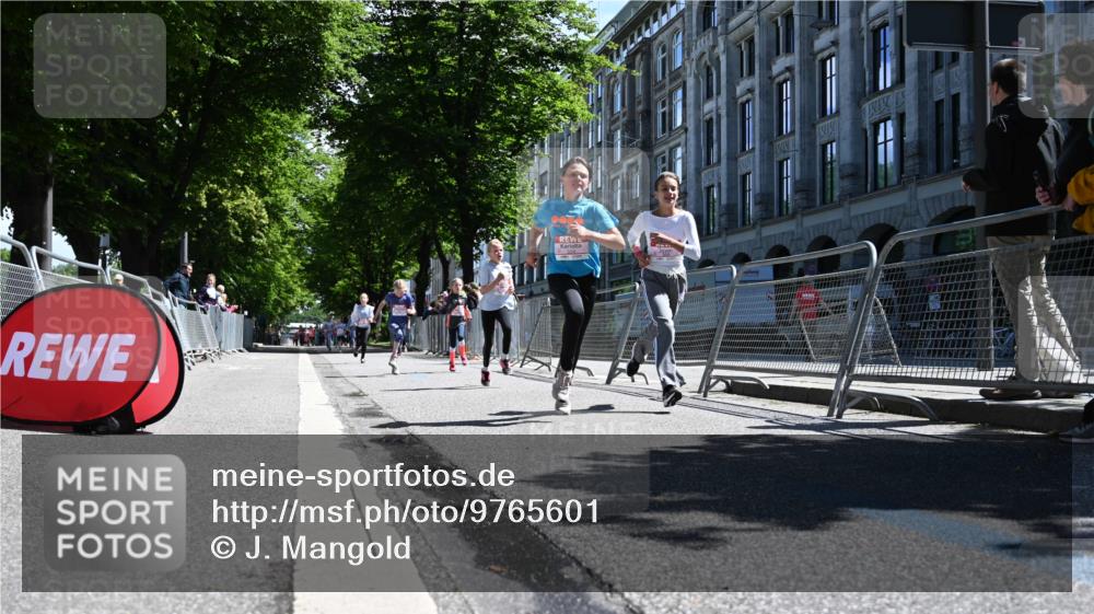 14.06.2026 - REWE Women's Run J. Mangold http://msf.ph/oto/9765601 14.06.2026 11:36:37 Ziel 136, 158, 168, 193, 251, 354, 359, 363, 367 meine-sportfotos.de