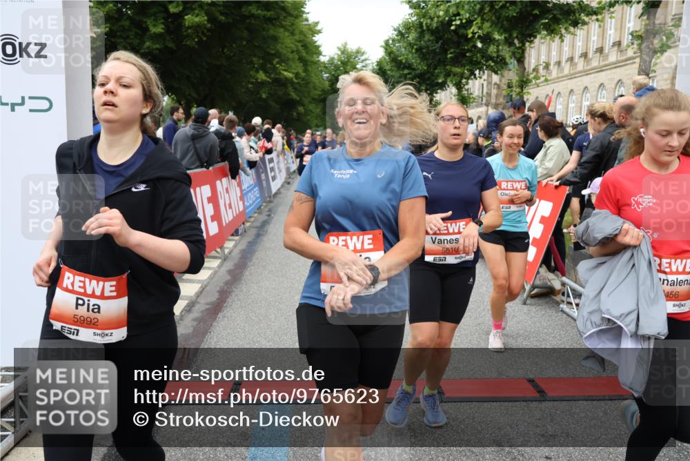 14.06.2026 - REWE Women's Run Strokosch-Dieckow http://msf.ph/oto/9765623 14.06.2026 11:02:12 Ziel 5049, 5121, 5170, 5194, 5343, 5398, 5410, 5456, 5514, 5518, 5546, 5601, 5607, 5609, 5610, 5853, 5865, 5992, 6060 meine-sportfotos.de