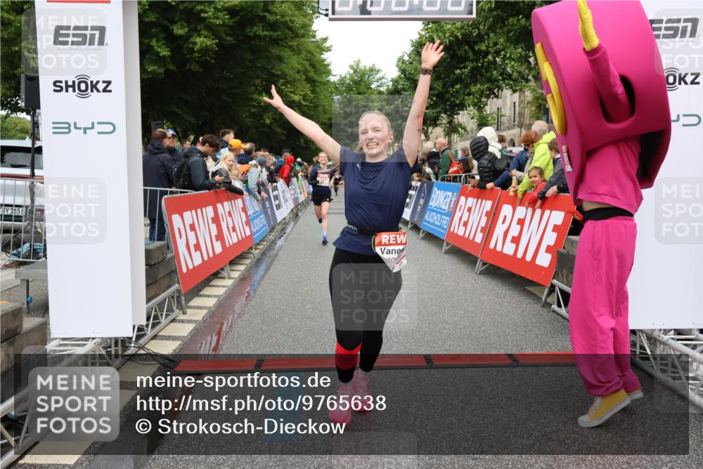 14.06.2026 - REWE Women's Run Strokosch-Dieckow http://msf.ph/oto/9765638 14.06.2026 09:51:49 Ziel 10589, 10604, 10925, 10999, 11244 meine-sportfotos.de