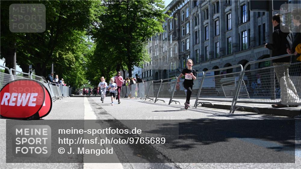 14.06.2026 - REWE Women's Run J. Mangold http://msf.ph/oto/9765689 14.06.2026 11:36:44 Ziel 116, 136, 149, 235, 251, 277, 313, 355, 363 meine-sportfotos.de