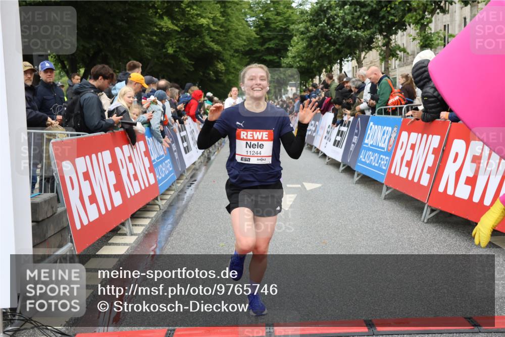 14.06.2026 - REWE Women's Run Strokosch-Dieckow http://msf.ph/oto/9765746 14.06.2026 09:51:52 Ziel 10589, 10925, 10999, 11218, 11244 meine-sportfotos.de