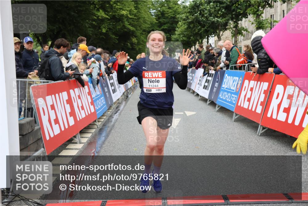 14.06.2026 - REWE Women's Run Strokosch-Dieckow http://msf.ph/oto/9765821 14.06.2026 09:51:52 Ziel 10589, 10925, 10999, 11218, 11244 meine-sportfotos.de