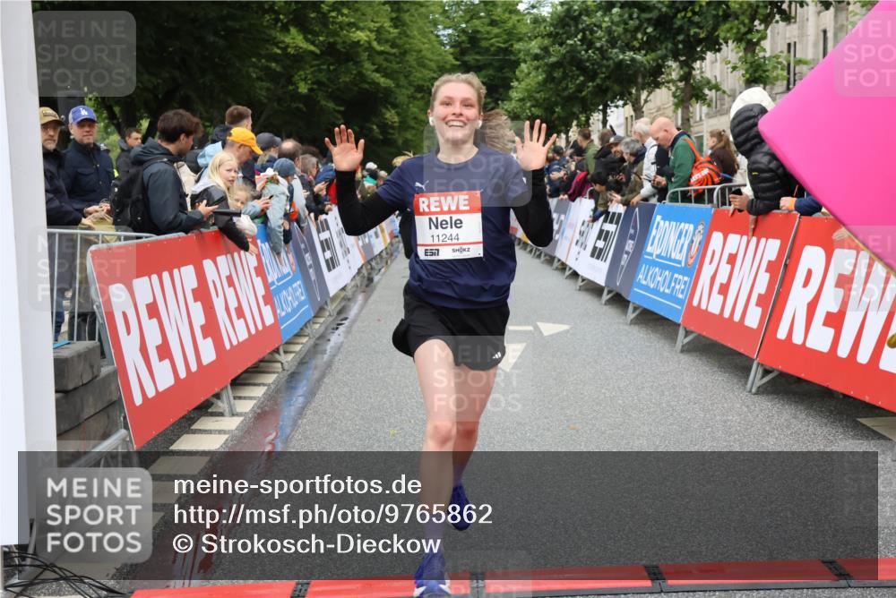 14.06.2026 - REWE Women's Run Strokosch-Dieckow http://msf.ph/oto/9765862 14.06.2026 09:51:52 Ziel 10589, 10925, 10999, 11218, 11244 meine-sportfotos.de