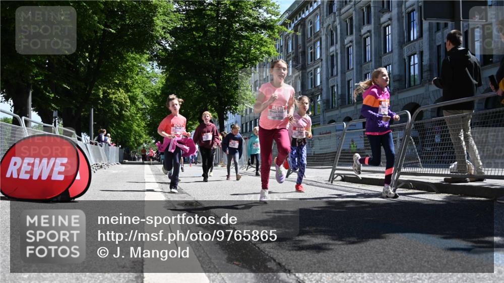 14.06.2026 - REWE Women's Run J. Mangold http://msf.ph/oto/9765865 14.06.2026 11:36:55 Ziel 107, 108, 123, 126, 140, 142, 174, 175, 178, 183, 232, 262, 265, 266, 278, 302, 350, 352 meine-sportfotos.de
