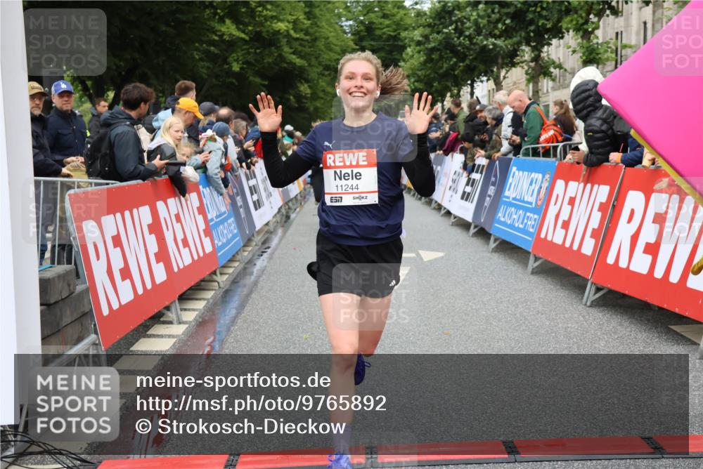 14.06.2026 - REWE Women's Run Strokosch-Dieckow http://msf.ph/oto/9765892 14.06.2026 09:51:52 Ziel 10589, 10925, 10999, 11218, 11244 meine-sportfotos.de