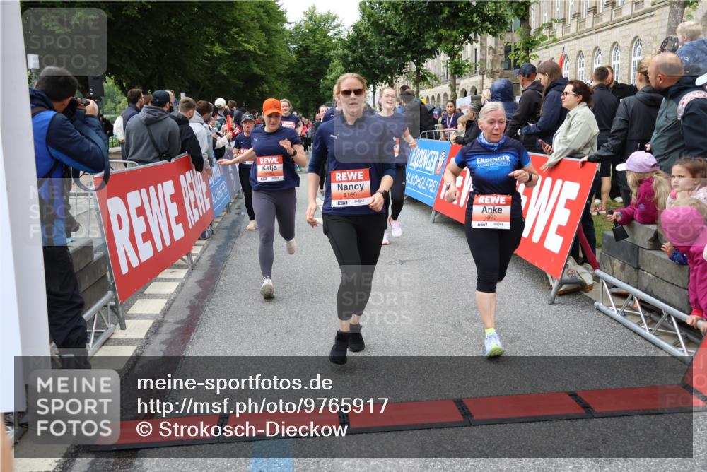 14.06.2026 - REWE Women's Run Strokosch-Dieckow http://msf.ph/oto/9765917 14.06.2026 11:02:01 Ziel 5022, 5052, 5053, 5056, 5059, 5092, 5112, 5141, 5160, 5213, 5241, 5330, 5360, 5518, 5520, 5586, 5641, 5659, 5720, 5721, 5776, 5917, 5921, 6015, 6045 meine-sportfotos.de