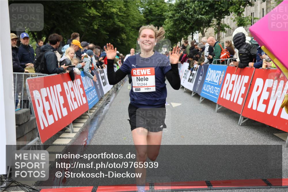14.06.2026 - REWE Women's Run Strokosch-Dieckow http://msf.ph/oto/9765939 14.06.2026 09:51:52 Ziel 10589, 10925, 10999, 11218, 11244 meine-sportfotos.de