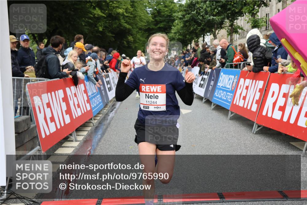 14.06.2026 - REWE Women's Run Strokosch-Dieckow http://msf.ph/oto/9765990 14.06.2026 09:51:52 Ziel 10589, 10925, 10999, 11218, 11244 meine-sportfotos.de