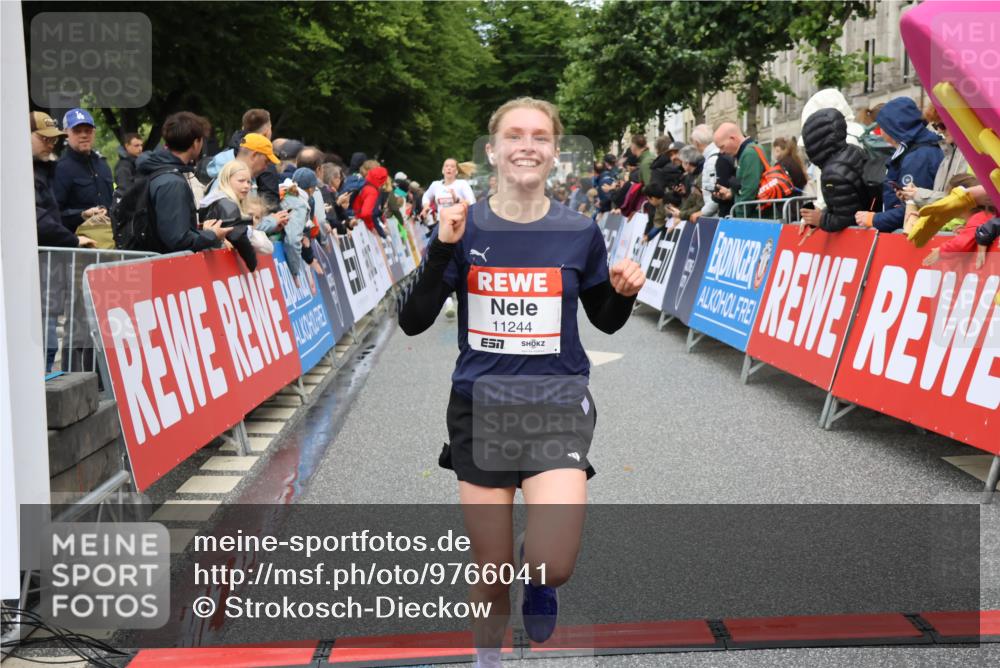 14.06.2026 - REWE Women's Run Strokosch-Dieckow http://msf.ph/oto/9766041 14.06.2026 09:51:52 Ziel 10589, 10925, 10999, 11218, 11244 meine-sportfotos.de