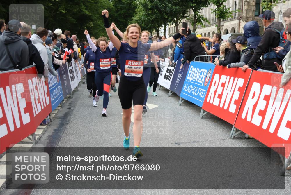 14.06.2026 - REWE Women's Run Strokosch-Dieckow http://msf.ph/oto/9766080 14.06.2026 11:01:52 Ziel 5052, 5053, 5056, 5059, 5110, 5112, 5196, 5330, 5360, 5445, 5720, 5721, 5907, 5921, 6008, 6015, 6045 meine-sportfotos.de