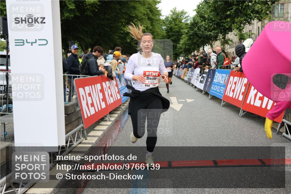 14.06.2026 - REWE Women's Run Strokosch-Dieckow http://msf.ph/oto/9766139 14.06.2026 09:51:56 Ziel 10999, 11218, 11244, 11388 meine-sportfotos.de