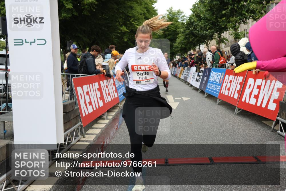 14.06.2026 - REWE Women's Run Strokosch-Dieckow http://msf.ph/oto/9766261 14.06.2026 09:51:56 Ziel 10999, 11218, 11244, 11388 meine-sportfotos.de