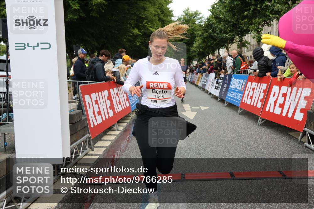 14.06.2026 - REWE Women's Run Strokosch-Dieckow http://msf.ph/oto/9766285 14.06.2026 09:51:57 Ziel 10763, 10999, 11218, 11244, 11388 meine-sportfotos.de