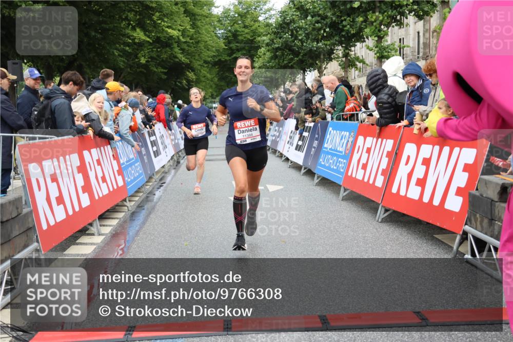 14.06.2026 - REWE Women's Run Strokosch-Dieckow http://msf.ph/oto/9766308 14.06.2026 09:51:59 Ziel 10763, 11218, 11244, 11388 meine-sportfotos.de
