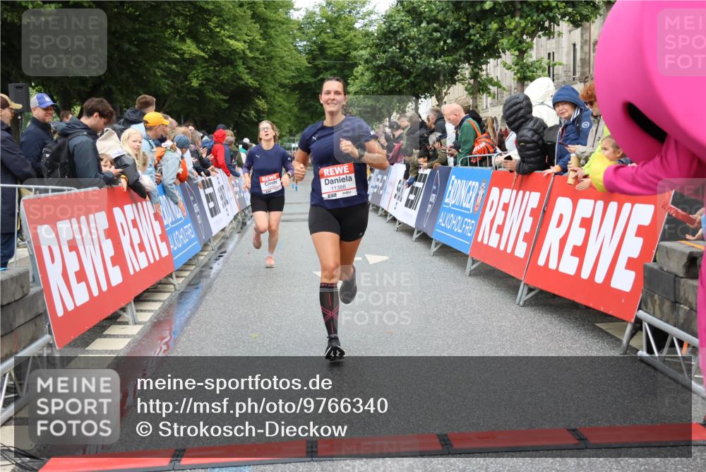 14.06.2026 - REWE Women's Run Strokosch-Dieckow http://msf.ph/oto/9766340 14.06.2026 09:51:59 Ziel 10763, 11218, 11244, 11388 meine-sportfotos.de